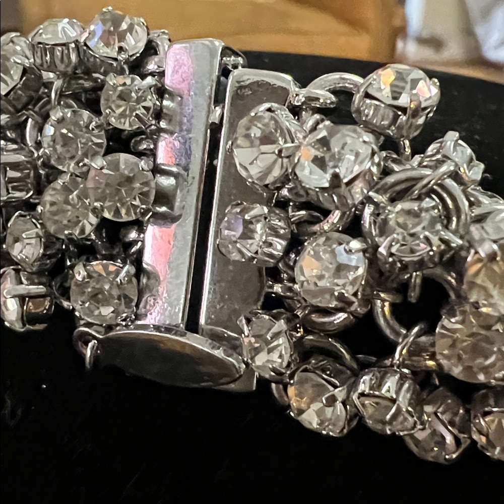 NATASHA ELEGANT‎ SILVER DIAMOND CLUSTER ELEGANT NECKLACE. - Picture 4 of 8